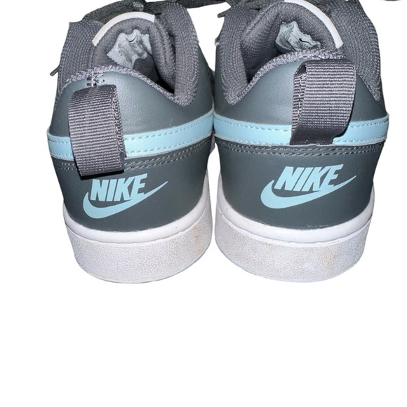 Nike cleats. Size 6y - Picture 3 of 4